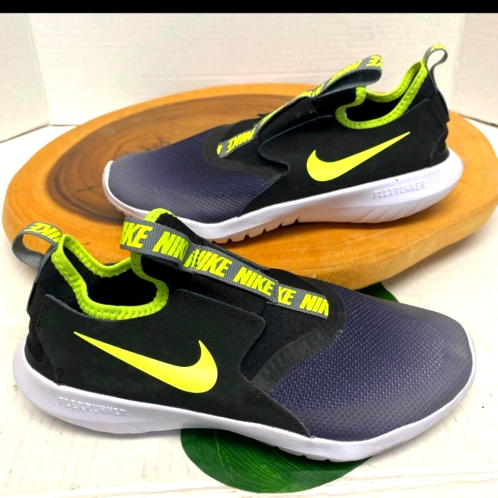 Nike Flex Runner Lace Free Sneakers